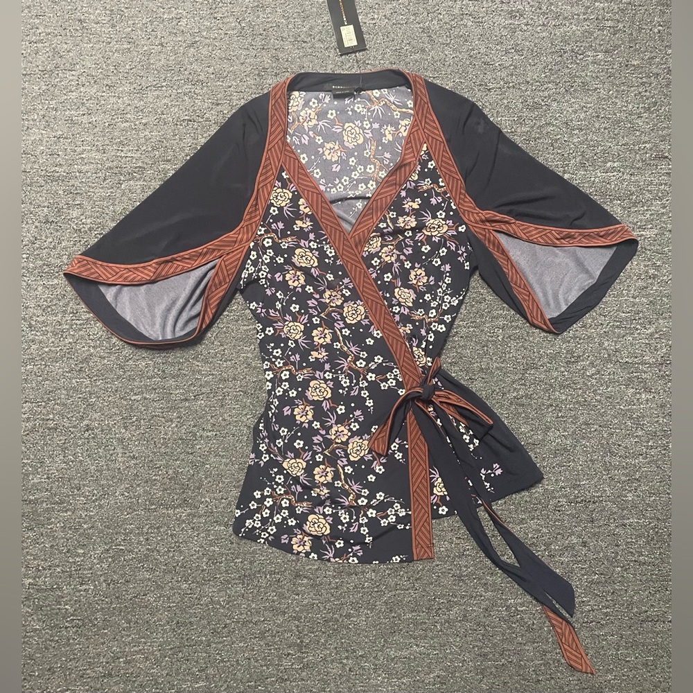 BCBG Max Azaria Kimono Style Wrap Top. Sz M